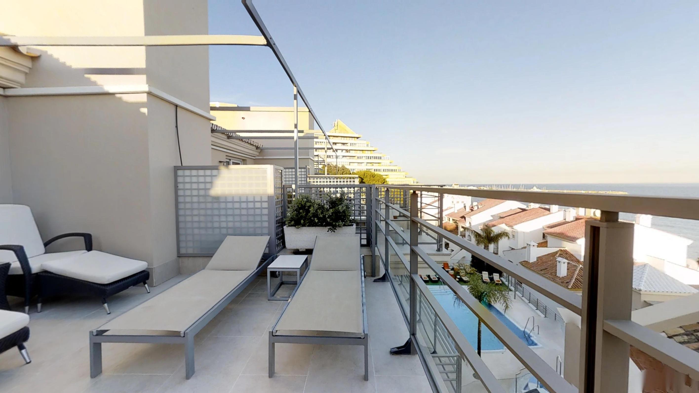 ヴィンチ セレクシオン アレイサ ホテル ブティック&スパ ベナルマデナ エクステリア 写真 3D rendering of a balcony