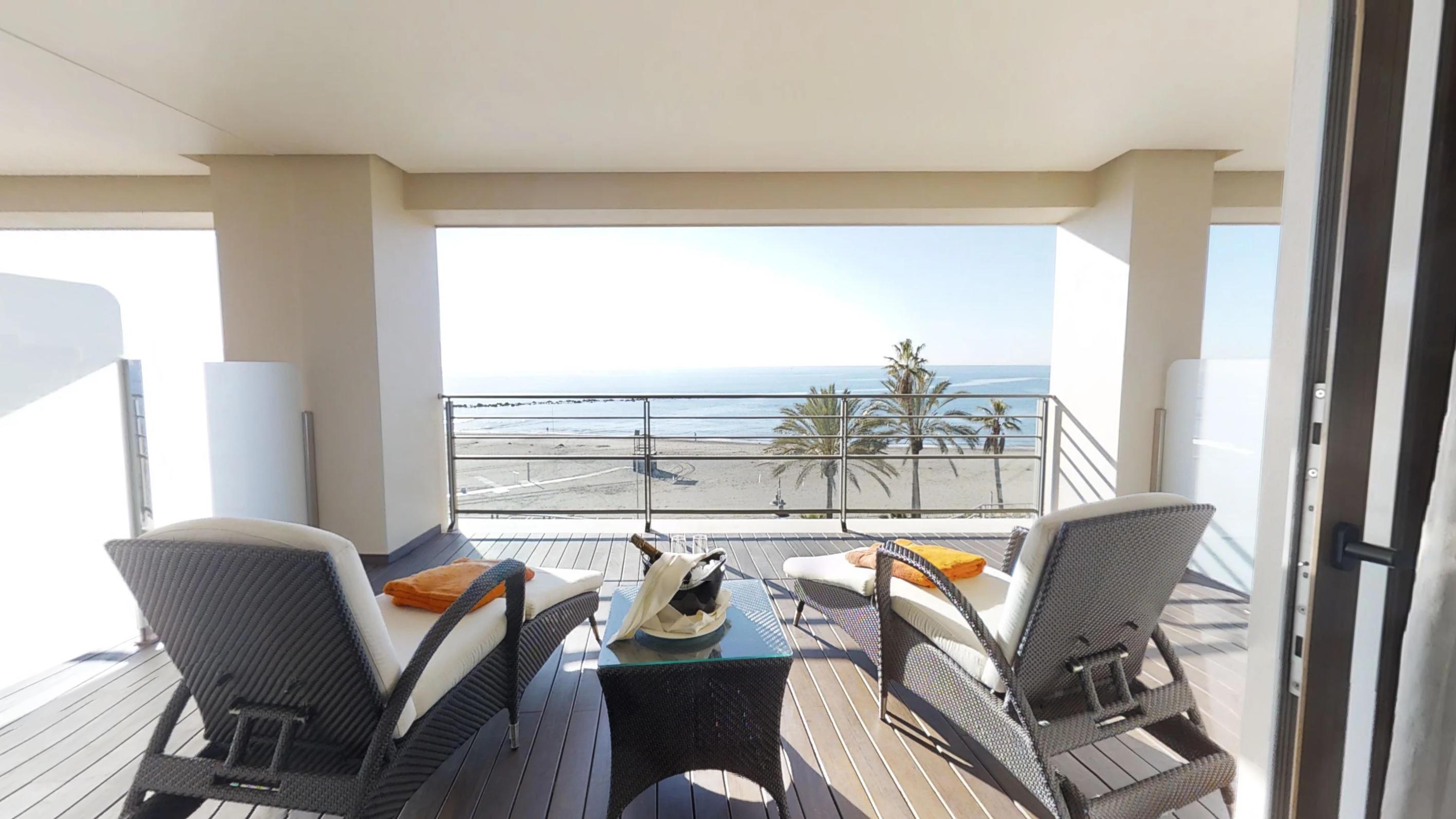 ヴィンチ セレクシオン アレイサ ホテル ブティック&スパ ベナルマデナ エクステリア 写真 A balcony