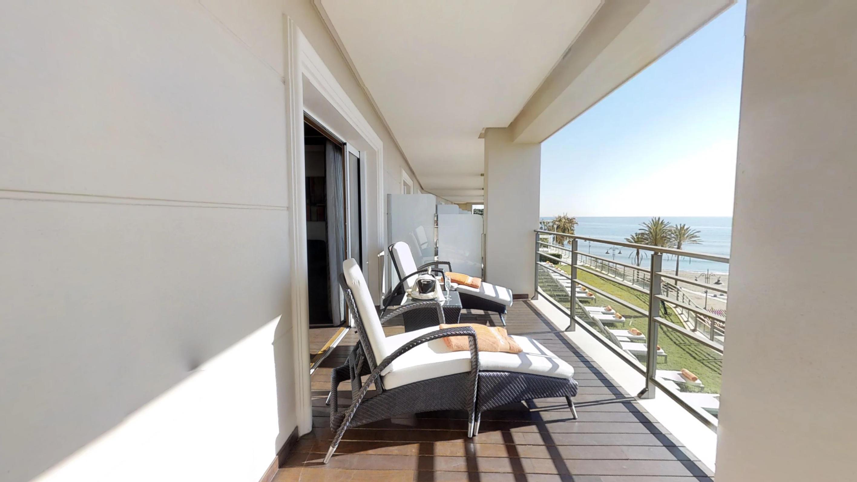 ヴィンチ セレクシオン アレイサ ホテル ブティック&スパ ベナルマデナ エクステリア 写真 A balcony