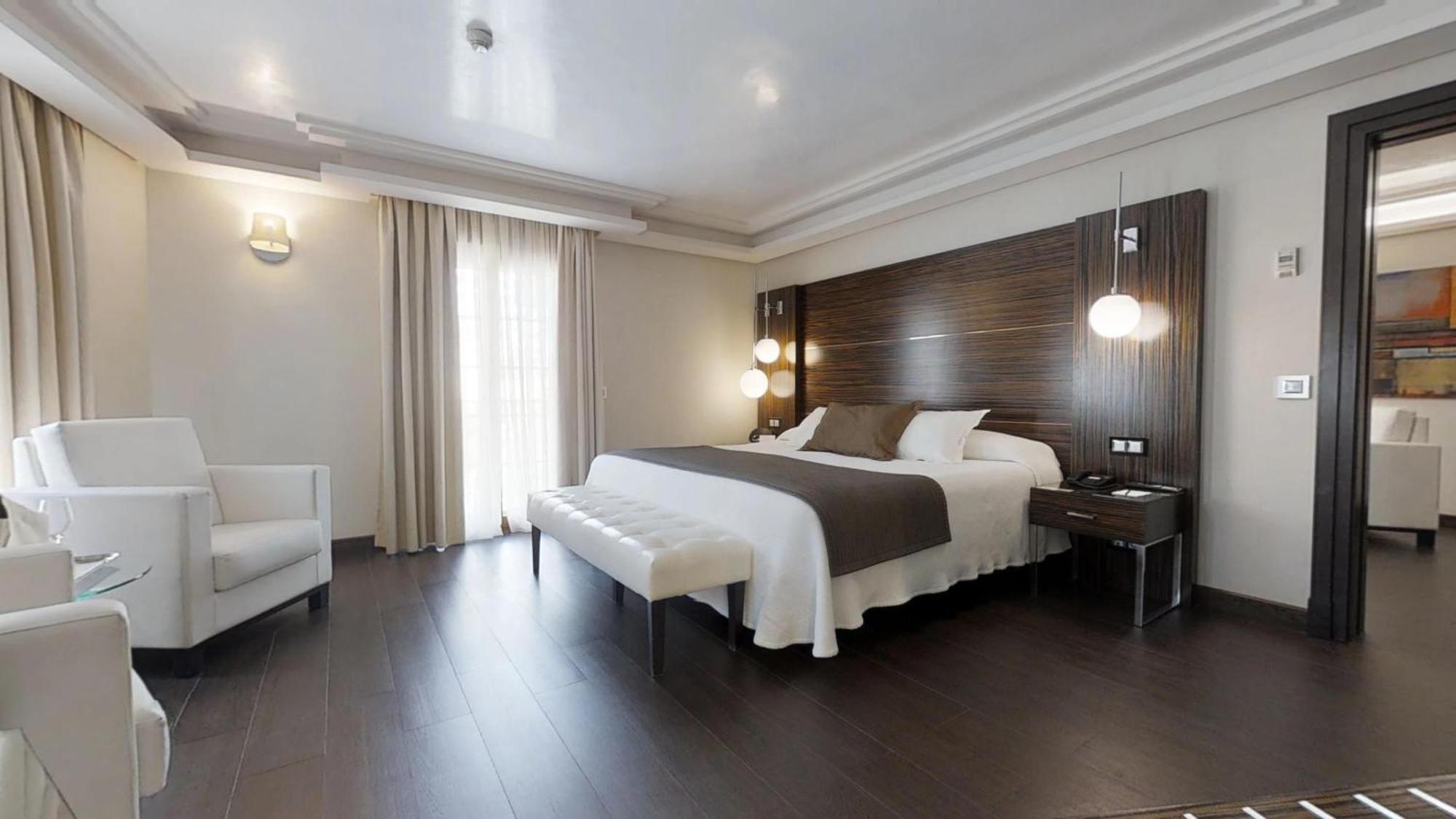ヴィンチ セレクシオン アレイサ ホテル ブティック&スパ ベナルマデナ エクステリア 写真 A room at the hotel