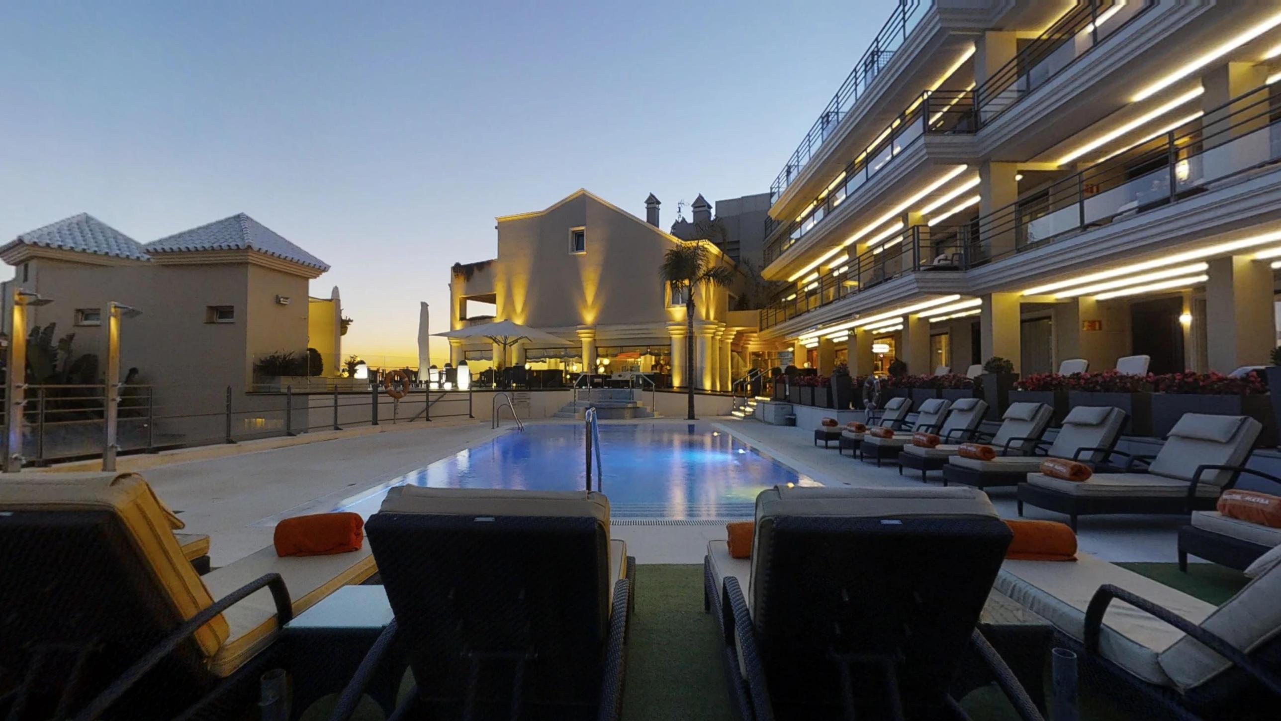 ヴィンチ セレクシオン アレイサ ホテル ブティック&スパ ベナルマデナ エクステリア 写真 The pool at the hotel