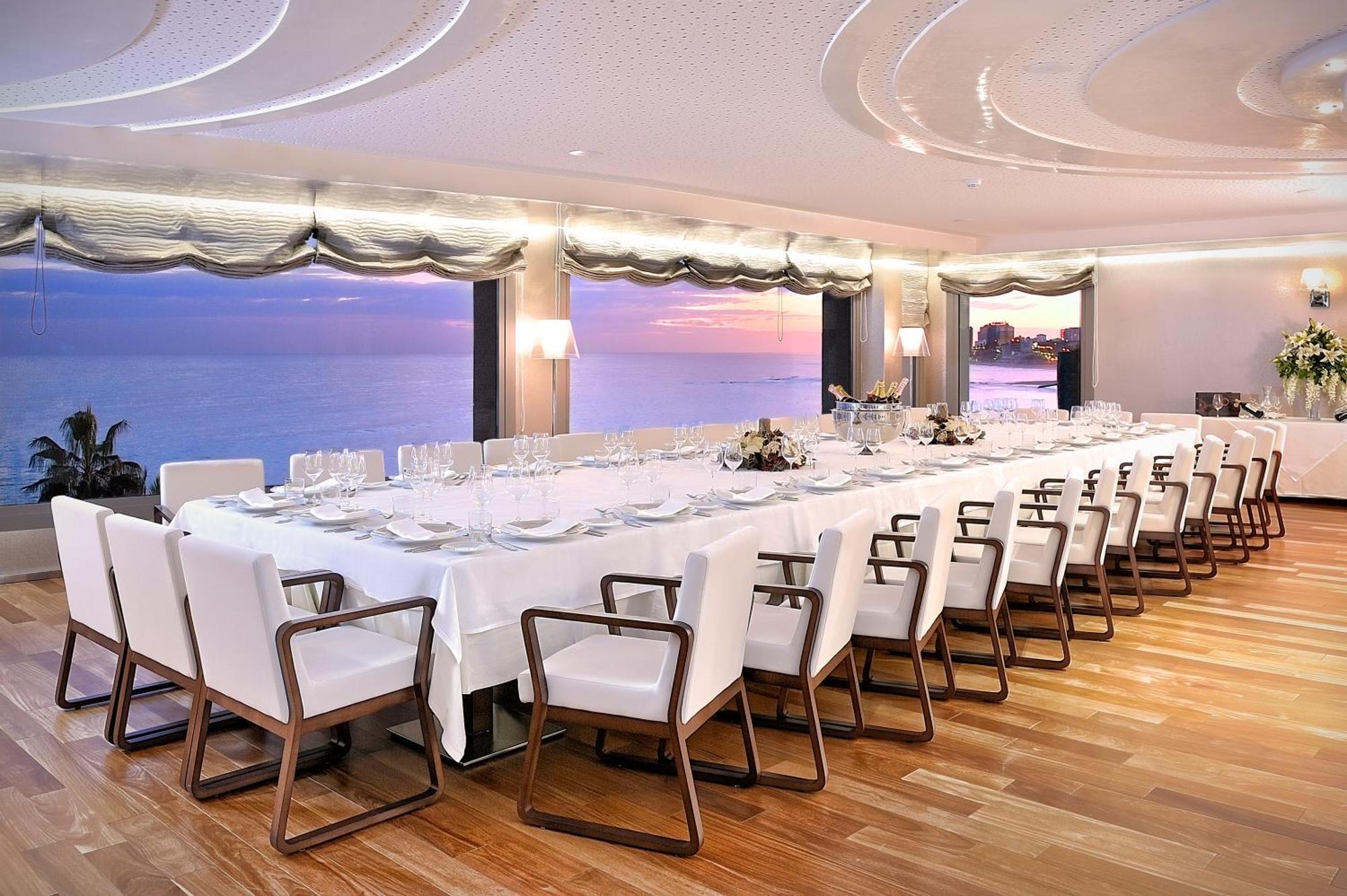 ヴィンチ セレクシオン アレイサ ホテル ブティック&スパ ベナルマデナ エクステリア 写真 The interior of the restaurant